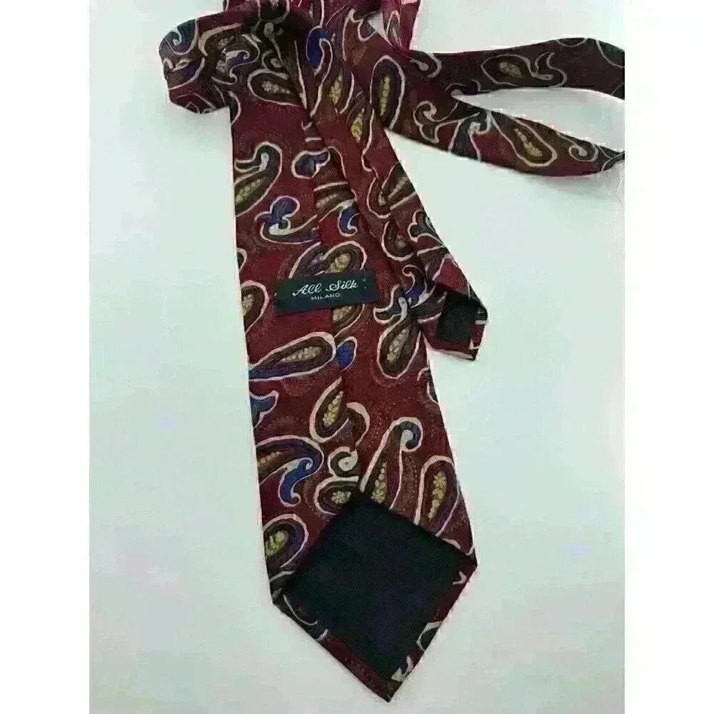 Milano All Silk Mens Tie Red 100% Silk Paisley Print 57” X‎ 3.5”